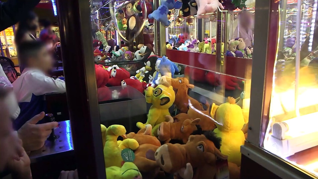 AVANT-PREMIERE: Découvrez les premières images de l'émission "Capital" sur M6 consacrée demain aux forains et aux gens du voyage: "Révélations sur une économie secrète" - VIDEO