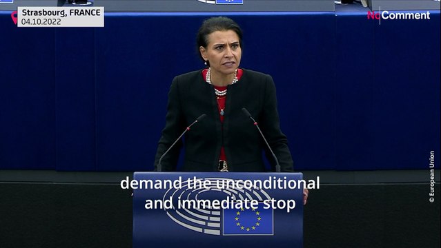 Women, life, freedom : Swedish MEP cuts hair to stand with Iranian women