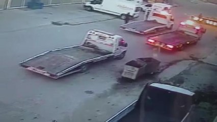 7 HAFİF TİCARİ ARACI, ÇEKİCİLERE YÜKLEYİP ÇALDILAR