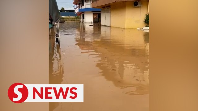 Flash floods in Tawau after two-hour downpour, clogged drain