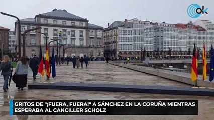 Gritos de ¡Fuera, fuera! a Sánchez en La Coruña mientras esperaba al canciller Scholz