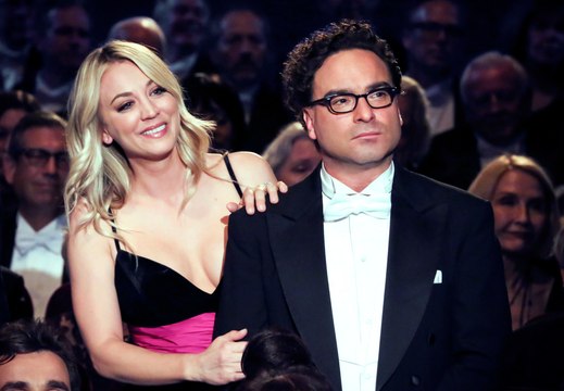 Il s’est foutu de nous : Kaley Cuoco et Johnny Galecki ne digèrent toujours pas d’avoir tourné davantage de scènes d’amour dans The Big Bang Theo...