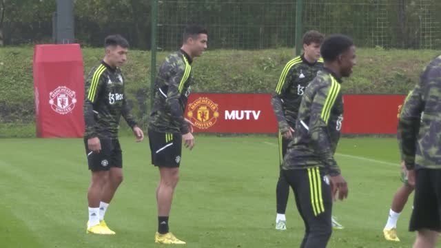 Cristiano Ronaldo's outrageous nutmeg leaves Lisandro Martinez scratching his head