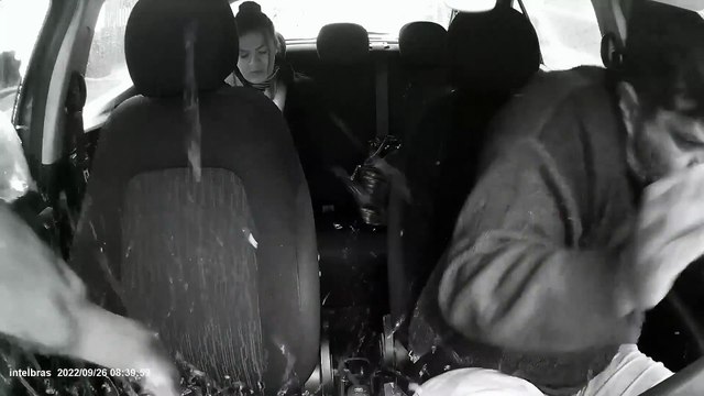 Uber Driver's Dash Cam Captures Attempted Theft