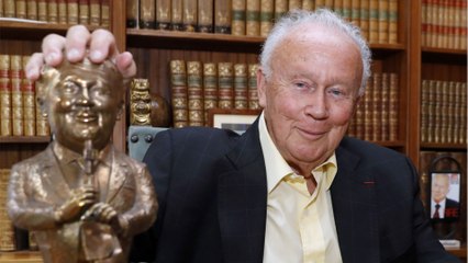 GALA VIDEO - Philippe Bouvard cash sur Emmanuel Macron en tant que président : “Il n’a pas pas le physique de l’emploi”