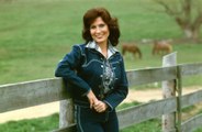 Sissy Spacek hails Loretta Lynn as a 'country music pioneer'!