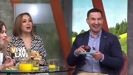 Joven se cuelga de camión para seguir a su novia