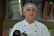 Görme engelli Namık Tuncel, engelliler için restoran personelini bilgilendirdi