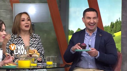 Joven se cuelga de camión para seguir a su novia