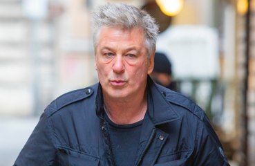 Descargar video: Alec Baldwin llega a un acuerdo extrajudicial con la familia de Halyna Hutchins