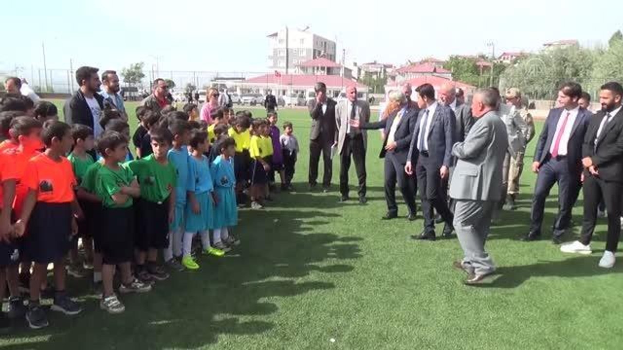 Son dakika haberi | Futbol turnuvasında birinci olan minik öğrenciler okullarına spor tesisi kazandırdı