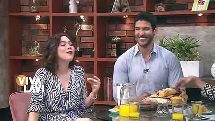 Joven se cuelga de camión para seguir a su novia