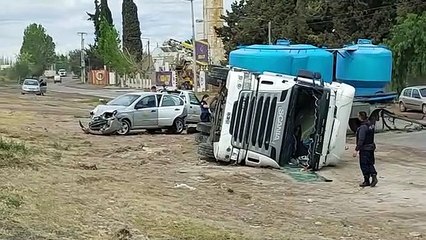 Imágenes vuelco de camión en San Martín