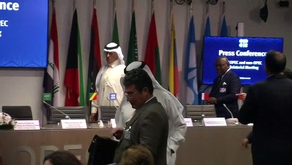 Opep+ decide reduzir produção de petróleo