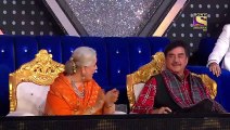 Poonam Ji Enjoys Arunitas Performance  Indian Idol Season 12