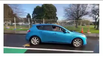 NZ cop busted posing as window washer to catch motorists on phones