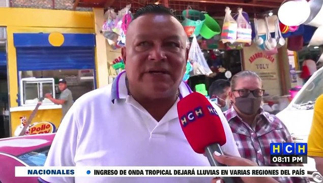 Comerciantes del mercado Zonal Belén denuncian a proveedores de lacteos y pollo por alza a los precios