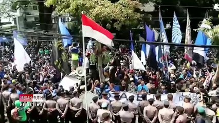 UNJUK RASA SUPORTER PERSIB BERUJUNG RICUH