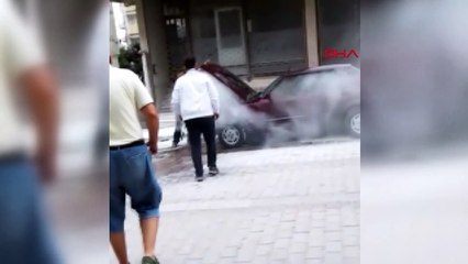 Yanan otomobile beton mikser müdahale etti