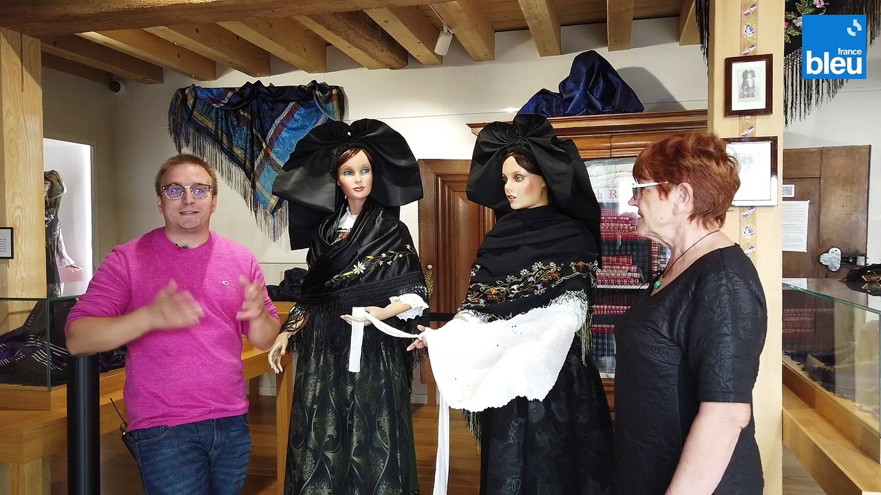 L'Exposition : CHÂLES ET TABLIERS, PARURES D'ANTAN à L'Eskapade de Truchtersheim