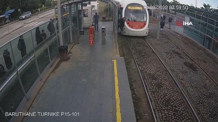 Vatmanın yaptığı ani fren, genç kızın hayatını kurtardı... O anlar kamerada