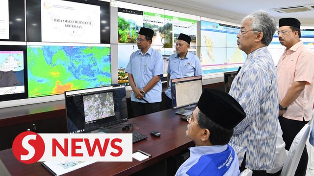 King gets briefed on northeast monsoon forecast, flood preparations