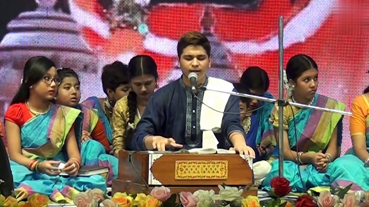 আরে ভাই ভজ মোর গৌরাঙ্গ চরণ না ভজিয়া মইনু দুঃখে, দুবি গৃহ বিশ কুপে, দগ্ধ করি এ পাঁচ পরাণ ।। (online-video-cutter.com)