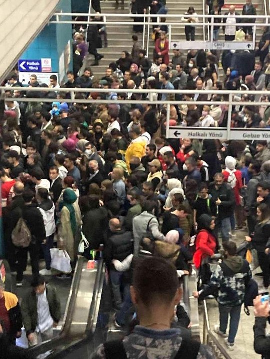 Marmaray'da arıza yoğunluğa neden oldu, vatandaşlar isyan etti