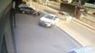 Çekmeköy'de ilginç kaza: Refüjü aşarak yan yola geçen araç, otoparktan çıkan otomobile çarptı