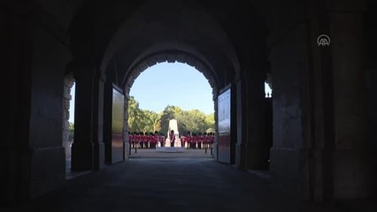 Son dakika haberi! Bakan Akar İngiltere'de askeri törenle karşılandı