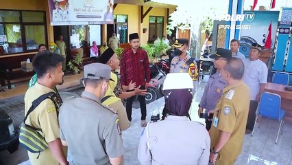AKBP ANDI SINJAYA MONITORING  DAN ASISTENSI DISTRIBUSI LOGISTIK PILKADES SITUBONDO JELANG TAHAP PEMUNGUTAN SUARA