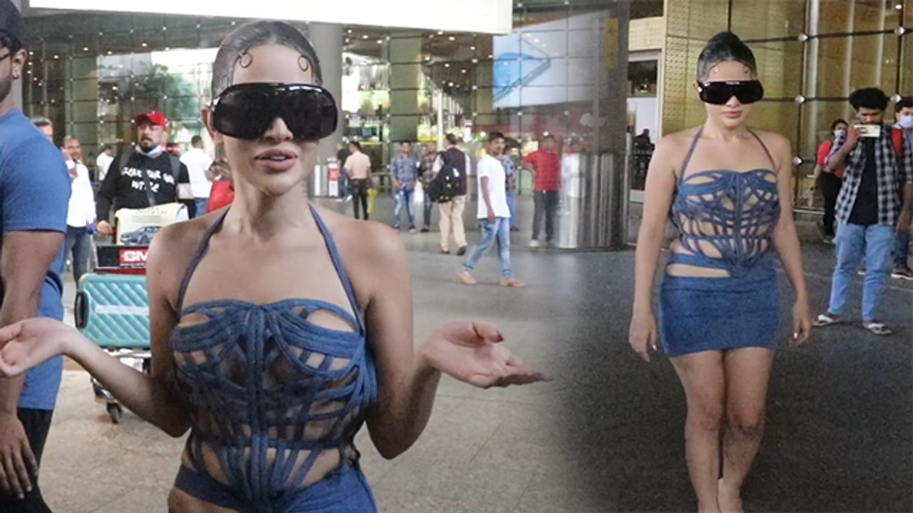 Urfi Javed Denim Dress में  Big Sunglasses Funny Video Viral, "मुझे कुछ दिखाई..." । *Entertainment