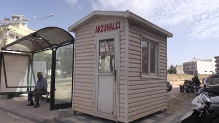 Engelli muhtarın 5 metrekarelik bürosunda daktilo sesi yankılanıyor