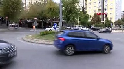 İstanbul'da trafik magandası kamerada: Baltayla saldırdı, ezmeye kalkıştı