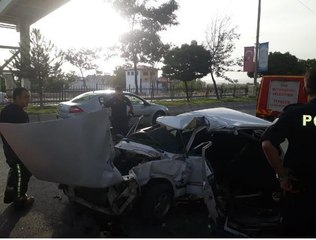 Son dakika haberi! OTOMOBİL, YAYA ÜST GEÇİDİNE ÇARPTI; 2 KUZEN YARALI