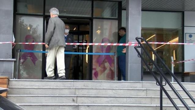 Ataşehir'de tepki çeken görüntülerin kaydedildiği hastanenin kapısına şerit çekildi