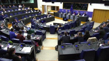 Zoido perd els estreps a l'Eurocambra pel Catalangate i l'han de tallar