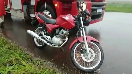 Motociclista fica ferida ao sofrer queda de moto na PRc-467