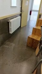 Los padres de la escuela Joan Coromines de Mataró denuncian el estado de las instalaciones