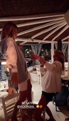GNTM - Καγιά: Το τσιφτετέλι που χόρεψε στην καρέκλα με την Mary Vitinaros και έγινε χαμός στη Μύκονο