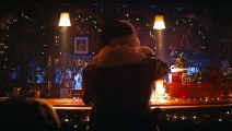 David Harbour es Papá Noel en 'Noche de Paz'