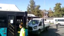 Diyarbakır'da belediye otobüsü ile pikap kafa kafaya çarpıştı