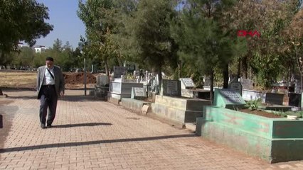 'KOBANİ OLAYLARI'NDA OĞLU ÖLDÜRÜLEN BABA EKİM AYI GELDİĞİ ZAMAN YARALARIMIZ TAZELENİYOR-O