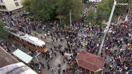 Thousands march on Hungary's parliament as teachers' crisis continues
