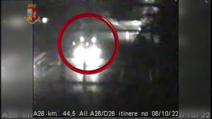 Alessandria, paura sull'A26 per un tir contromano