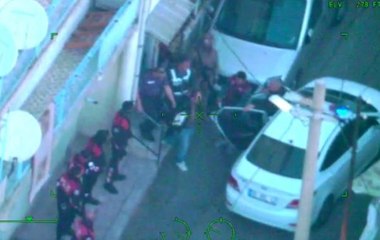 Son dakika haber | İZMİR'DE HELİKOPTER DESTEKLİ OPERASYON; ARANMASI OLAN 39 ŞÜPHELİ YAKALANDI