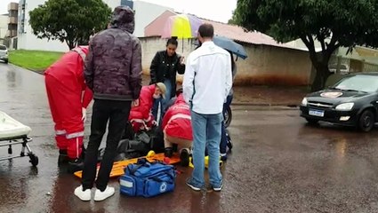 Colisão entre carro e moto deixa homem ferido na Rua das Palmeiras, no Coqueiral