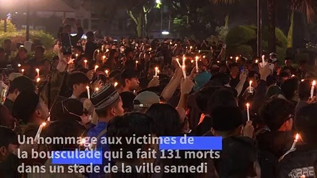Indonésie: veillée pour les victimes de la bousculade dans un stade
