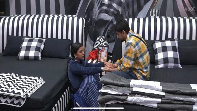 Bigg Boss 16 में फिर रोईं Sumbul, Shalin ने बताई Contestants की सोच, हाथ पकड़कर Sumbul को किया चुप!