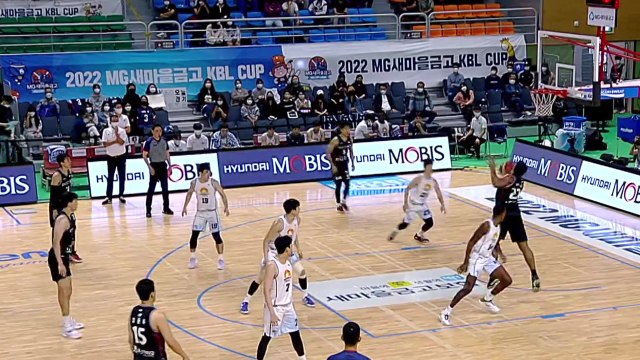 수원 KT, KCC 꺾고 프로농구 컵대회 4강 진출 / YTN